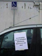 Haga click para ver la imagen ampliada estupido aparcando.jpg